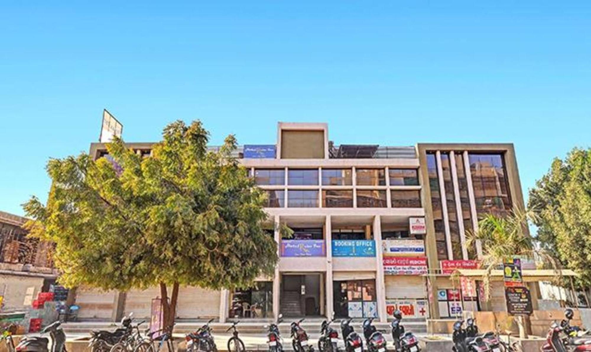 Fabhotel Relax Gandhinagar Extérieur photo
